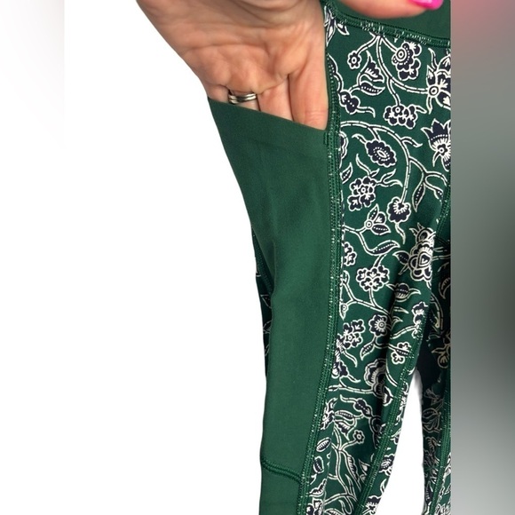 Athleta Affirmation 7/8 Tight Leggings in Dragonfly Green  Size Small - Picture 3 of 7